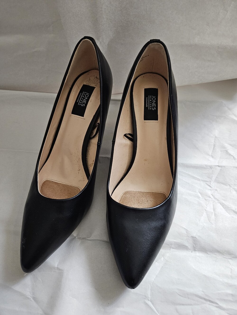 Jones New York signature pointed toe heeled